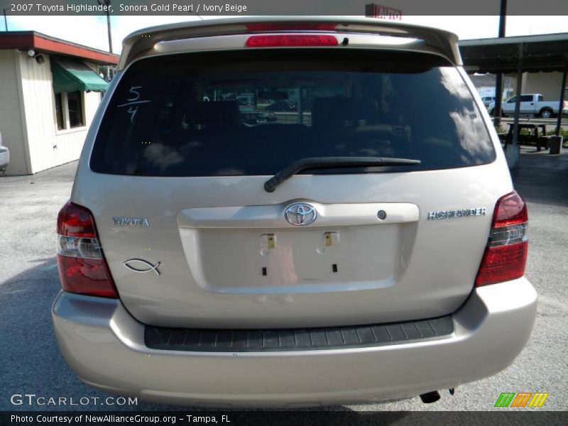 Sonora Gold Pearl / Ivory Beige 2007 Toyota Highlander