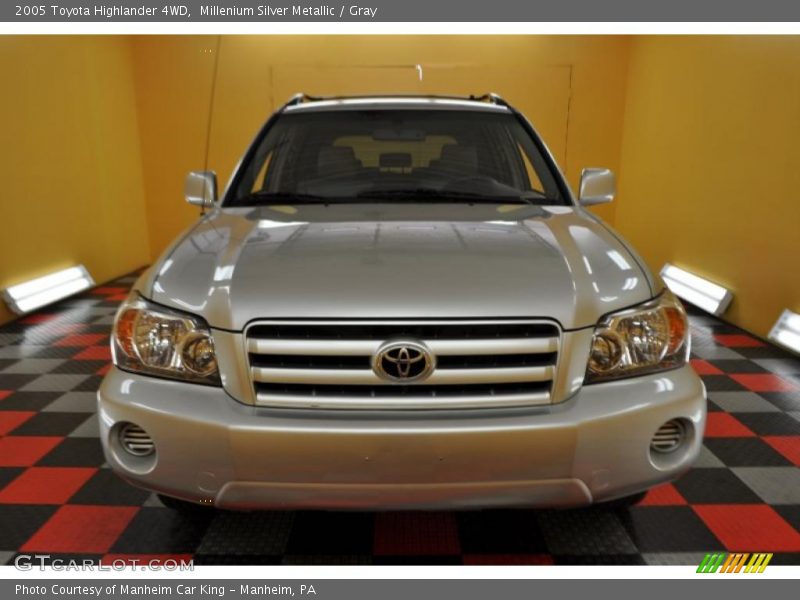 Millenium Silver Metallic / Gray 2005 Toyota Highlander 4WD