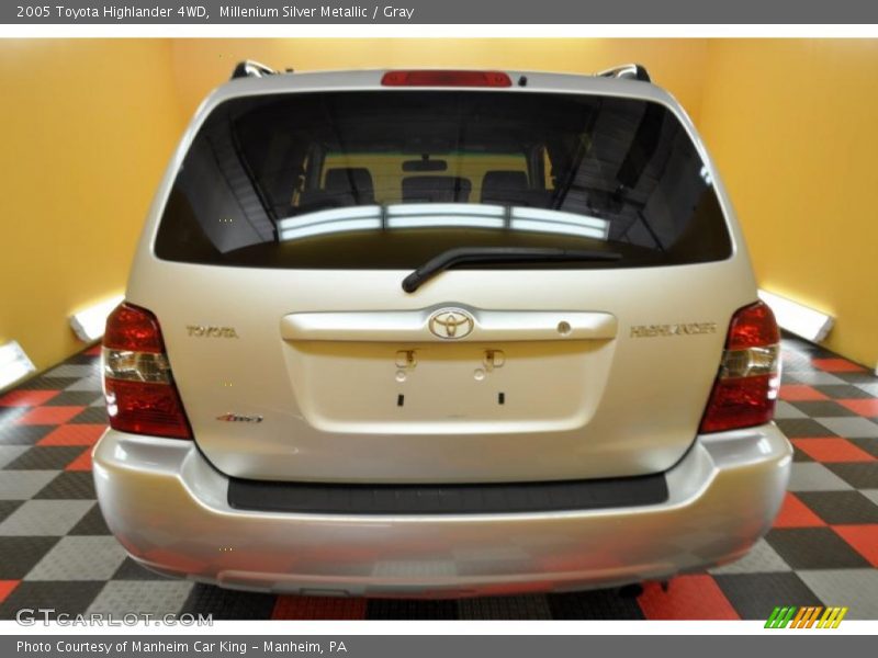 Millenium Silver Metallic / Gray 2005 Toyota Highlander 4WD