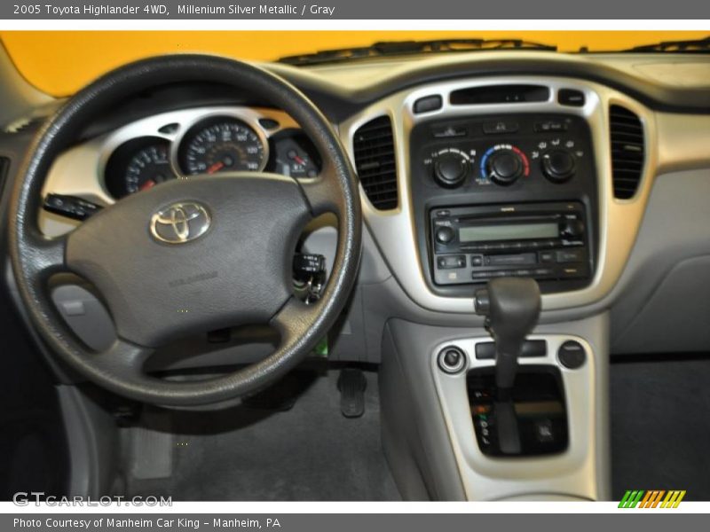 Millenium Silver Metallic / Gray 2005 Toyota Highlander 4WD