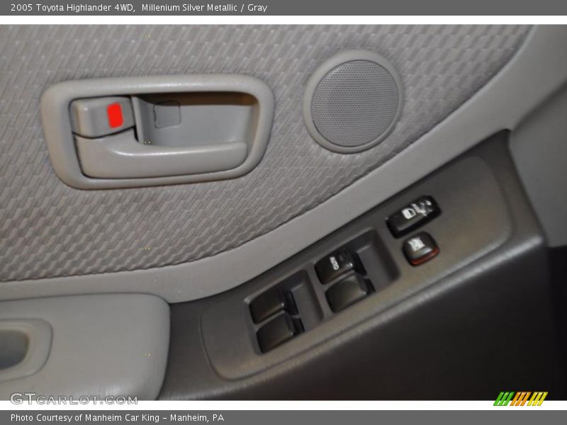 Millenium Silver Metallic / Gray 2005 Toyota Highlander 4WD