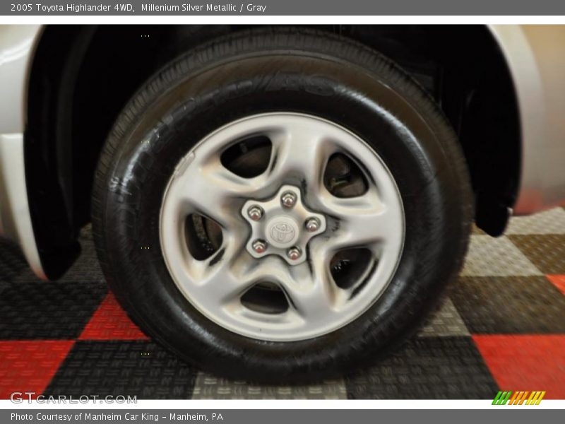 Millenium Silver Metallic / Gray 2005 Toyota Highlander 4WD