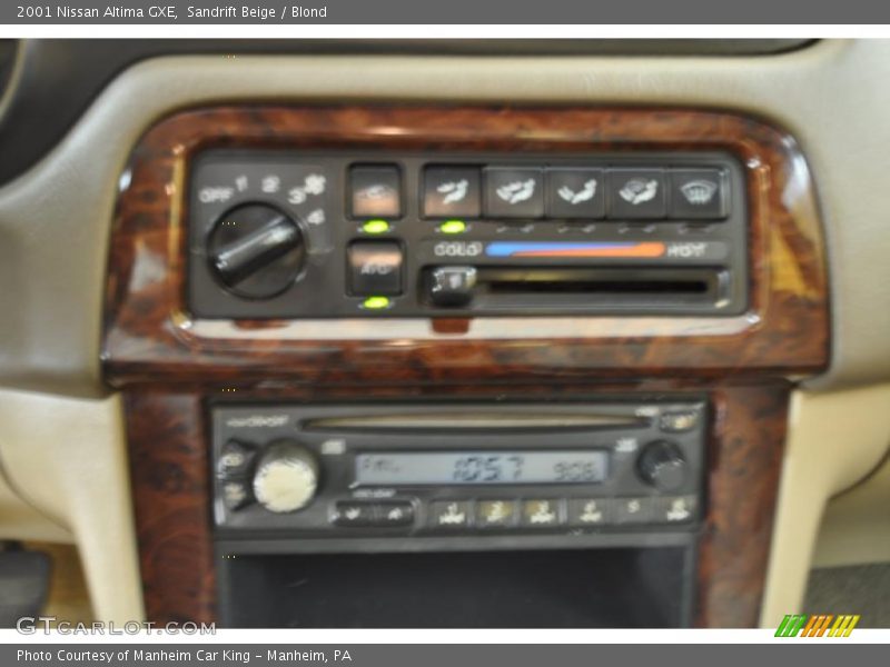 Sandrift Beige / Blond 2001 Nissan Altima GXE