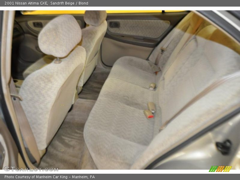 Sandrift Beige / Blond 2001 Nissan Altima GXE