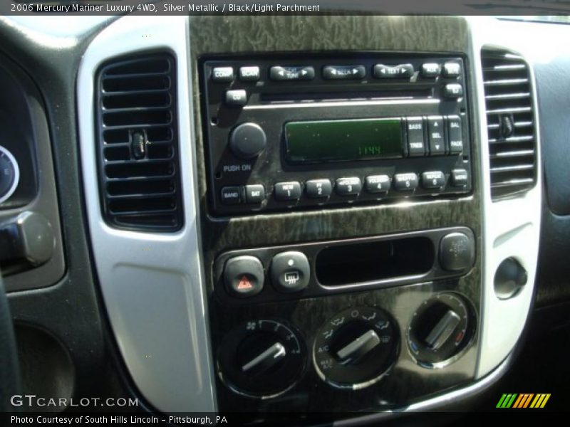 Silver Metallic / Black/Light Parchment 2006 Mercury Mariner Luxury 4WD
