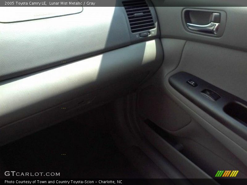 Lunar Mist Metallic / Gray 2005 Toyota Camry LE