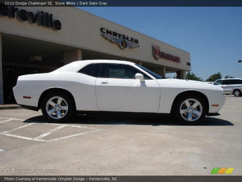 Stone White / Dark Slate Gray 2010 Dodge Challenger SE