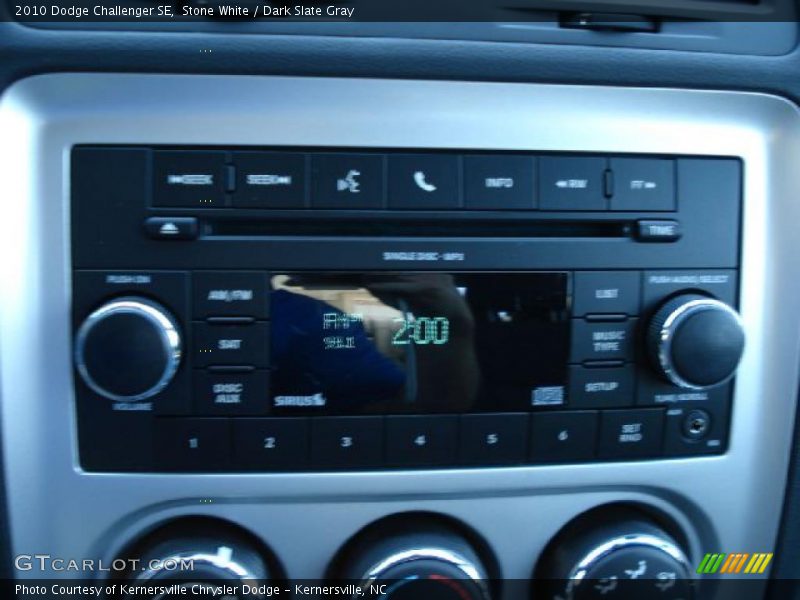 Stone White / Dark Slate Gray 2010 Dodge Challenger SE