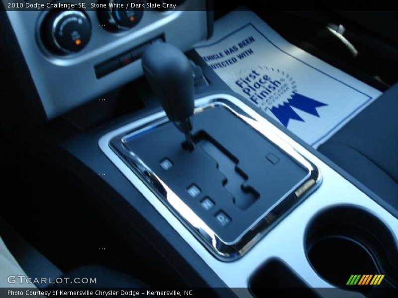 Stone White / Dark Slate Gray 2010 Dodge Challenger SE