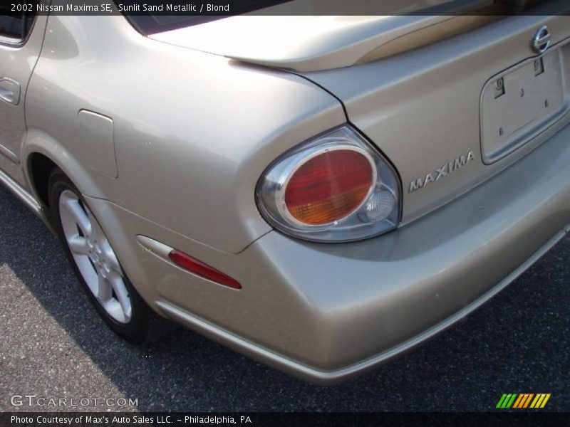 Sunlit Sand Metallic / Blond 2002 Nissan Maxima SE