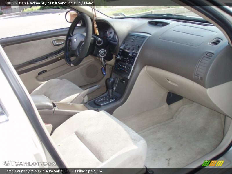 Sunlit Sand Metallic / Blond 2002 Nissan Maxima SE