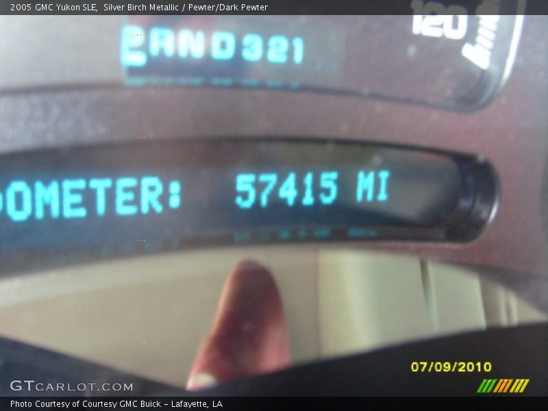 Silver Birch Metallic / Pewter/Dark Pewter 2005 GMC Yukon SLE
