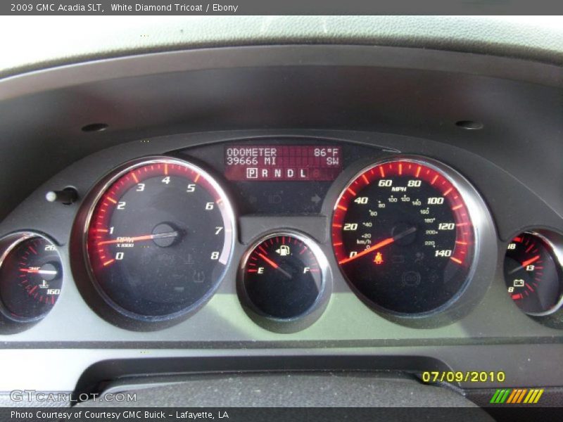 White Diamond Tricoat / Ebony 2009 GMC Acadia SLT