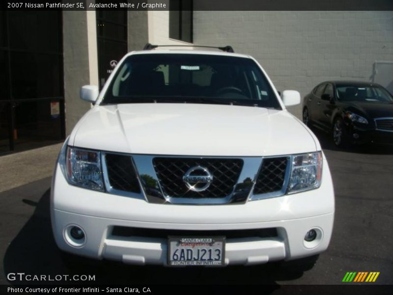 Avalanche White / Graphite 2007 Nissan Pathfinder SE