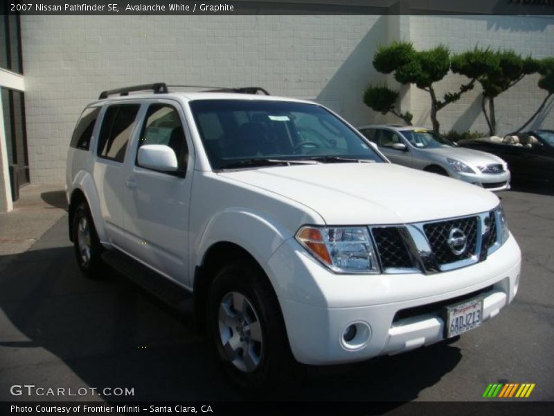 Avalanche White / Graphite 2007 Nissan Pathfinder SE