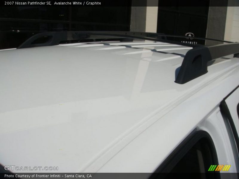 Avalanche White / Graphite 2007 Nissan Pathfinder SE