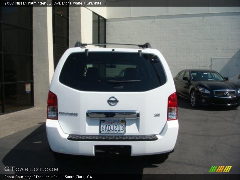 Avalanche White / Graphite 2007 Nissan Pathfinder SE