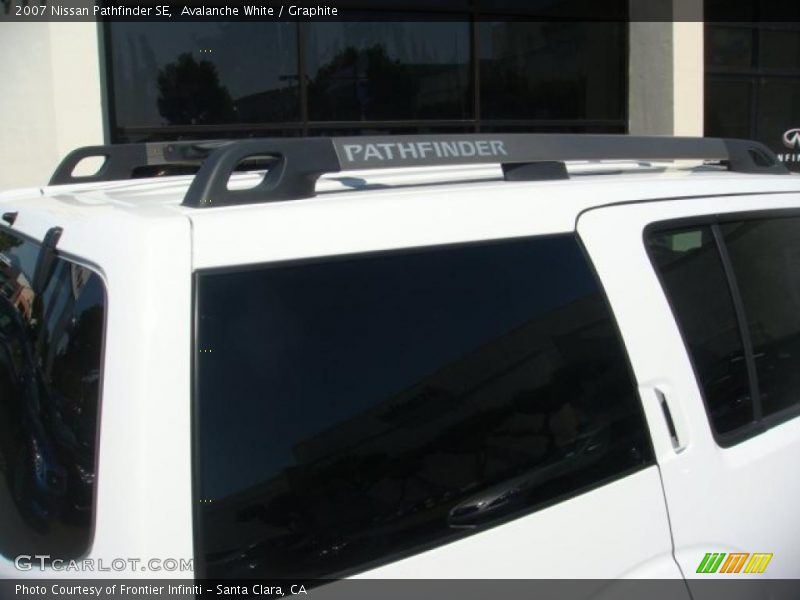 Avalanche White / Graphite 2007 Nissan Pathfinder SE
