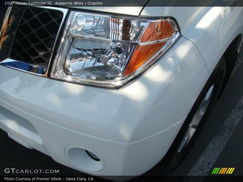 Avalanche White / Graphite 2007 Nissan Pathfinder SE