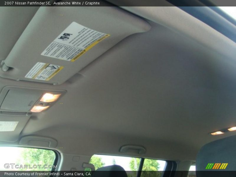 Avalanche White / Graphite 2007 Nissan Pathfinder SE