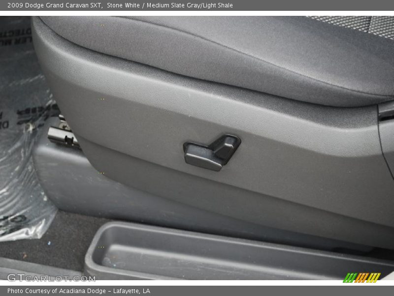 Stone White / Medium Slate Gray/Light Shale 2009 Dodge Grand Caravan SXT