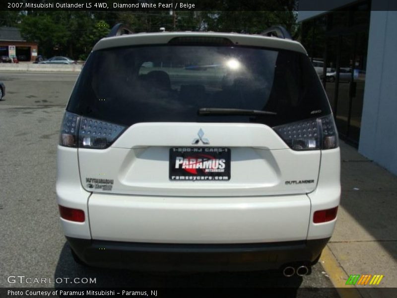 Diamond White Pearl / Beige 2007 Mitsubishi Outlander LS 4WD