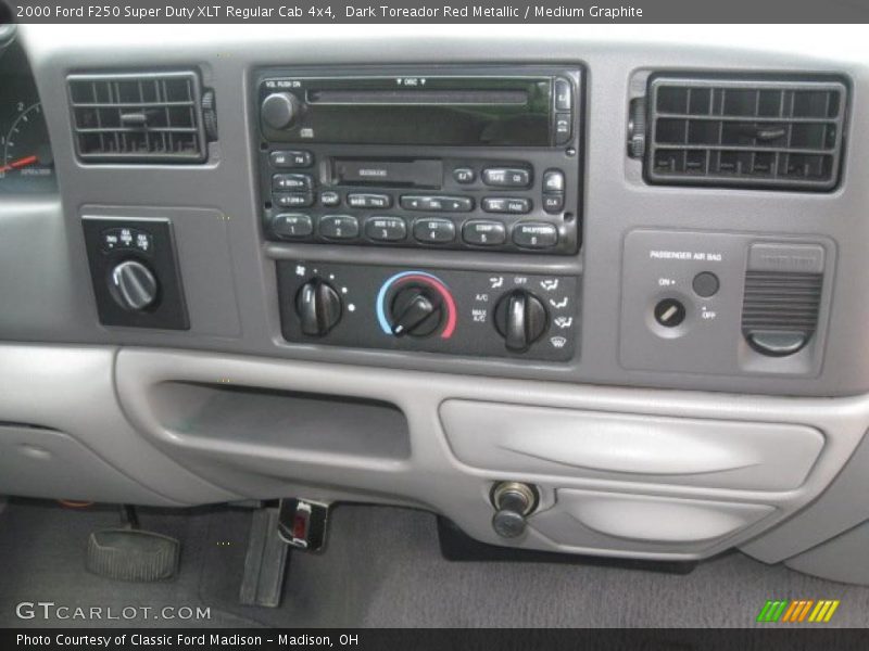 Dark Toreador Red Metallic / Medium Graphite 2000 Ford F250 Super Duty XLT Regular Cab 4x4