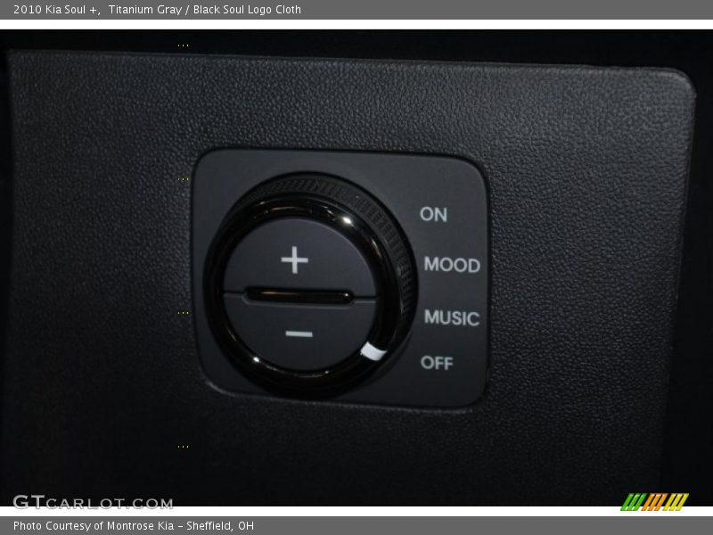 Titanium Gray / Black Soul Logo Cloth 2010 Kia Soul +