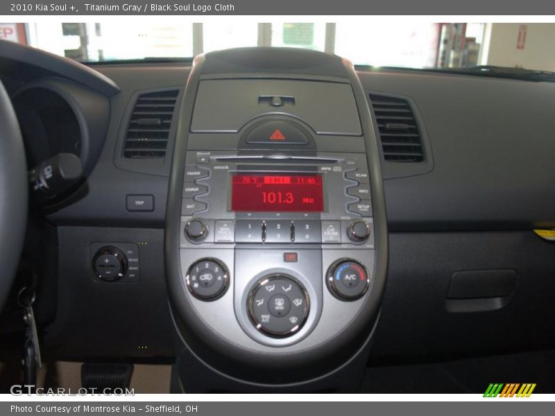 Titanium Gray / Black Soul Logo Cloth 2010 Kia Soul +