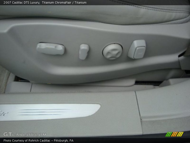 Titanium ChromaFlair / Titanium 2007 Cadillac DTS Luxury