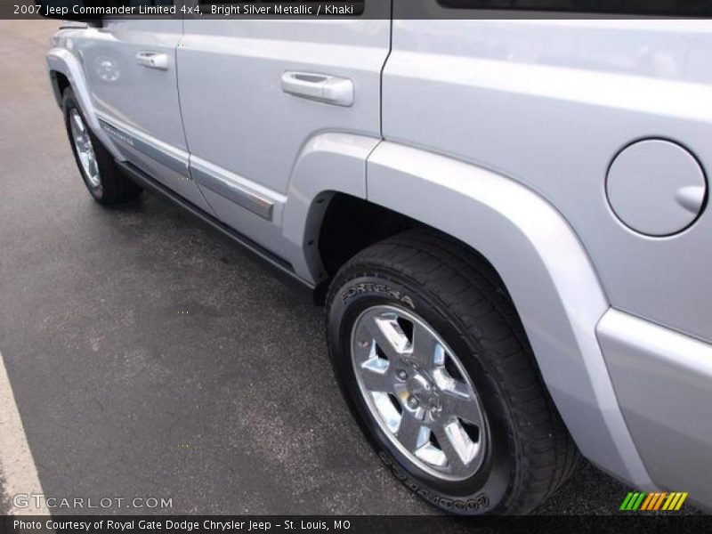 Bright Silver Metallic / Khaki 2007 Jeep Commander Limited 4x4
