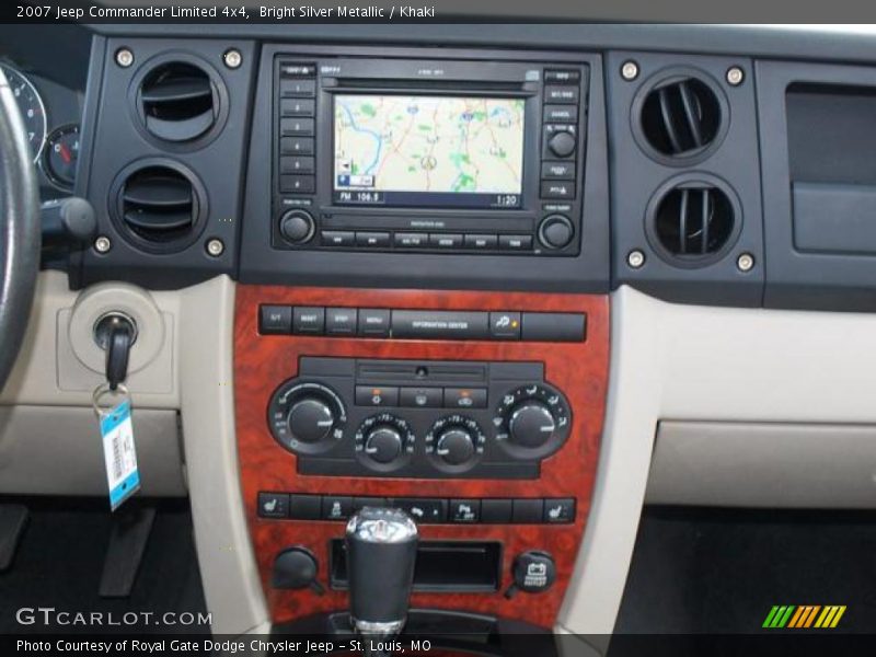 Bright Silver Metallic / Khaki 2007 Jeep Commander Limited 4x4