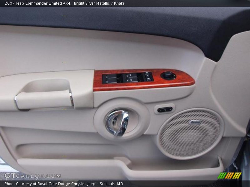 Bright Silver Metallic / Khaki 2007 Jeep Commander Limited 4x4