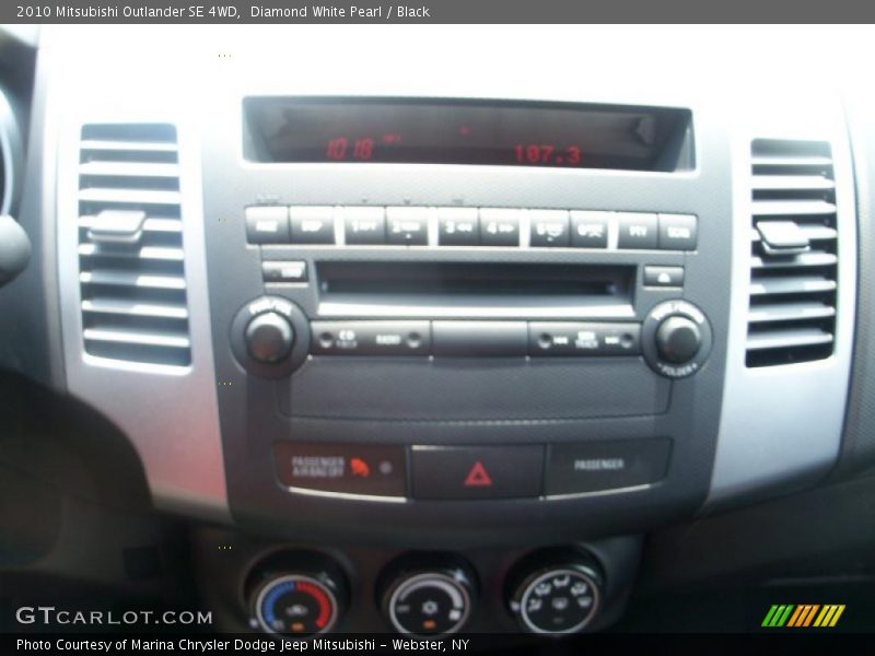 Diamond White Pearl / Black 2010 Mitsubishi Outlander SE 4WD
