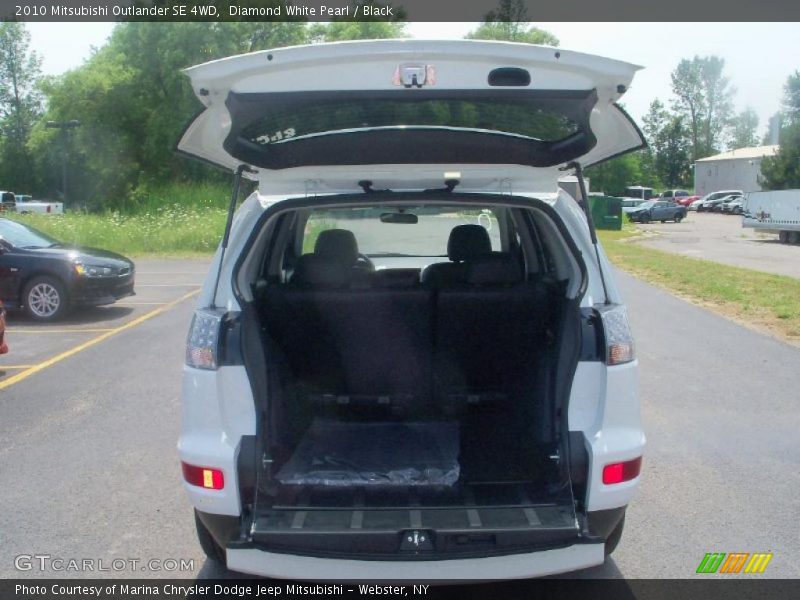 Diamond White Pearl / Black 2010 Mitsubishi Outlander SE 4WD