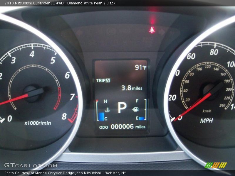 Diamond White Pearl / Black 2010 Mitsubishi Outlander SE 4WD
