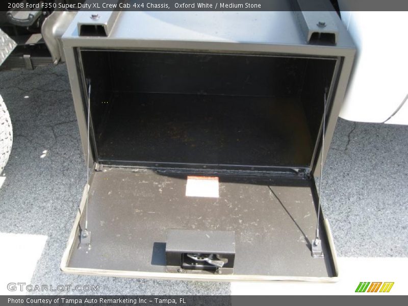 Oxford White / Medium Stone 2008 Ford F350 Super Duty XL Crew Cab 4x4 Chassis