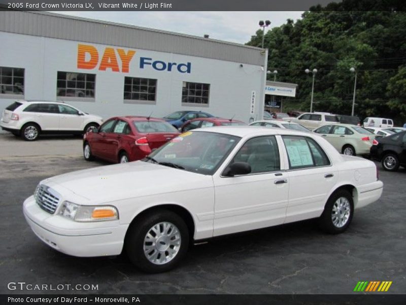 Vibrant White / Light Flint 2005 Ford Crown Victoria LX