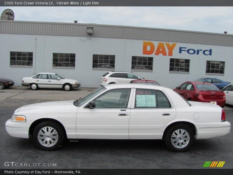 Vibrant White / Light Flint 2005 Ford Crown Victoria LX