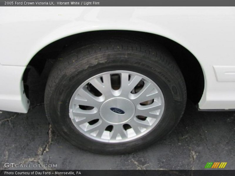 Vibrant White / Light Flint 2005 Ford Crown Victoria LX