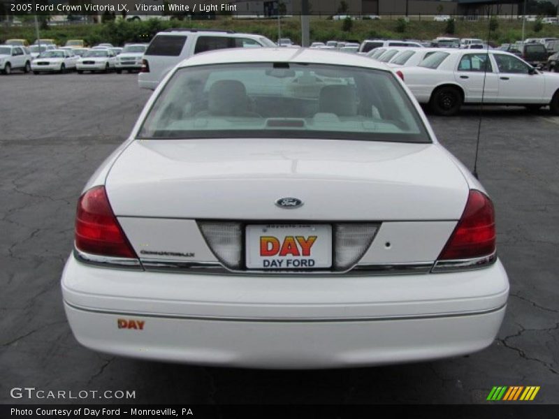 Vibrant White / Light Flint 2005 Ford Crown Victoria LX