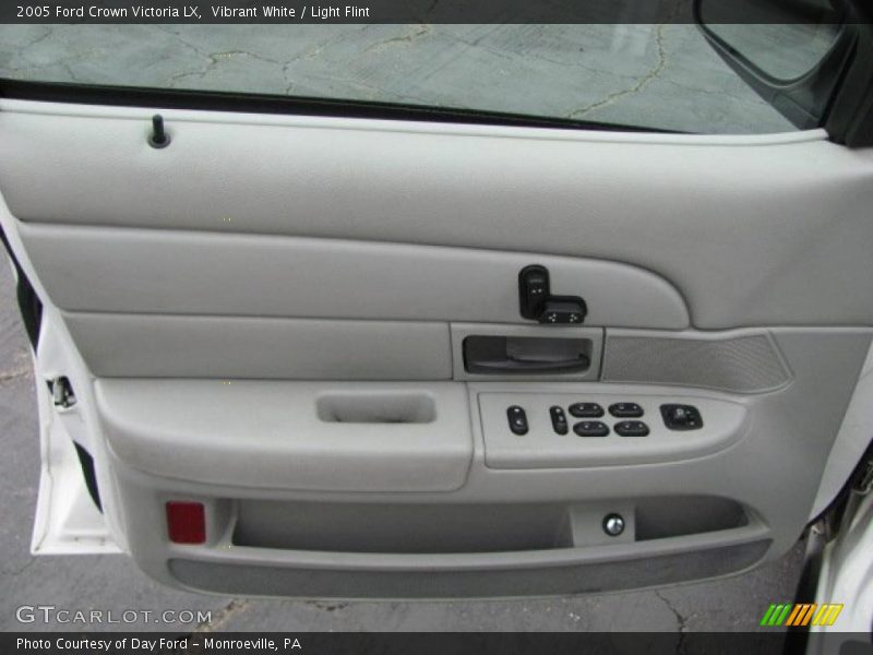 Vibrant White / Light Flint 2005 Ford Crown Victoria LX