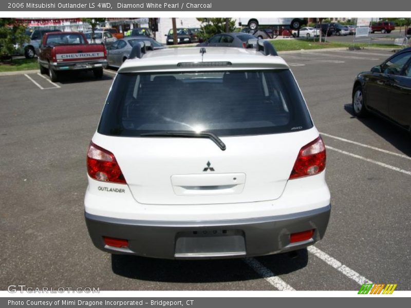Diamond White Pearl / Charcoal 2006 Mitsubishi Outlander LS 4WD