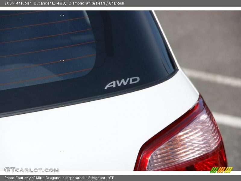 Diamond White Pearl / Charcoal 2006 Mitsubishi Outlander LS 4WD