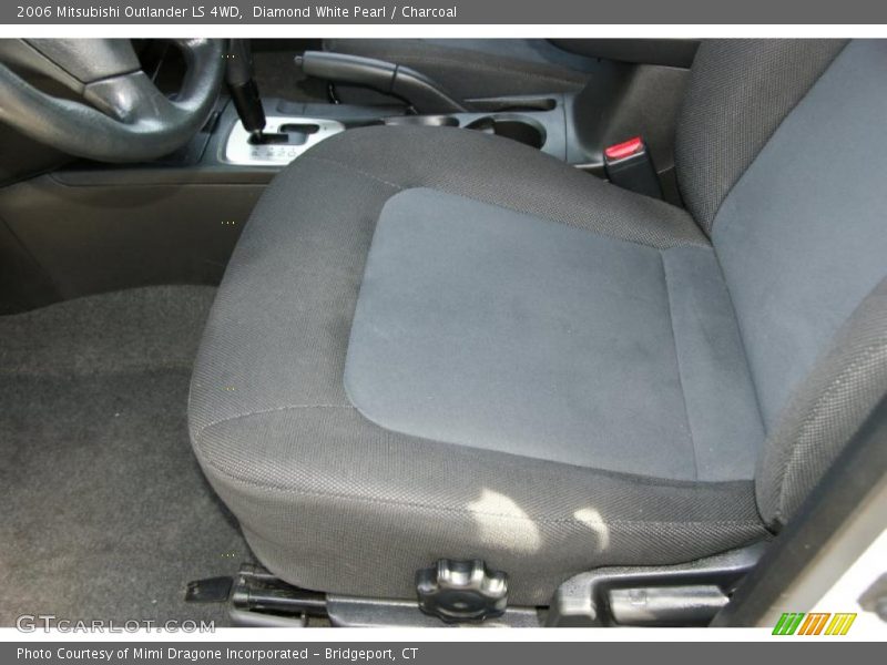 Diamond White Pearl / Charcoal 2006 Mitsubishi Outlander LS 4WD