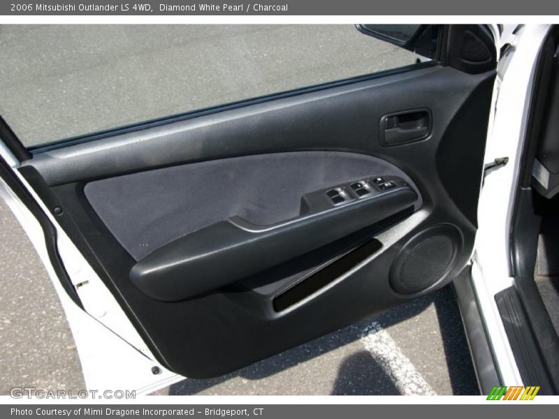 Diamond White Pearl / Charcoal 2006 Mitsubishi Outlander LS 4WD