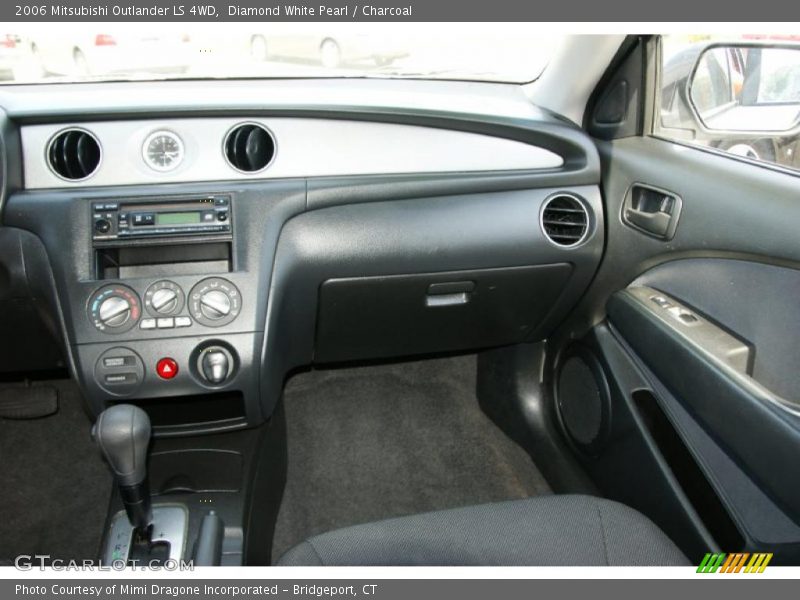Diamond White Pearl / Charcoal 2006 Mitsubishi Outlander LS 4WD