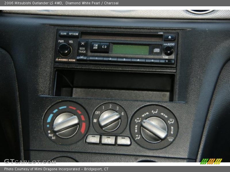 Diamond White Pearl / Charcoal 2006 Mitsubishi Outlander LS 4WD