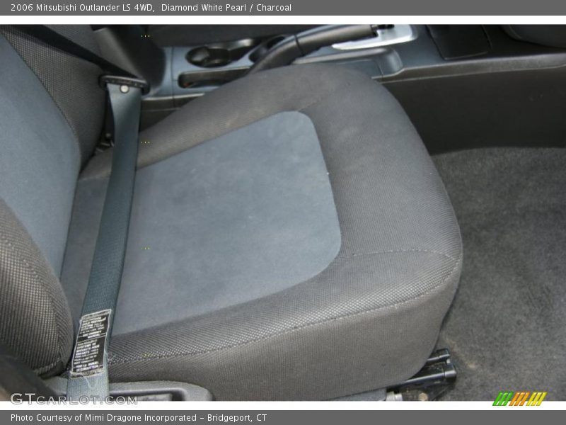 Diamond White Pearl / Charcoal 2006 Mitsubishi Outlander LS 4WD