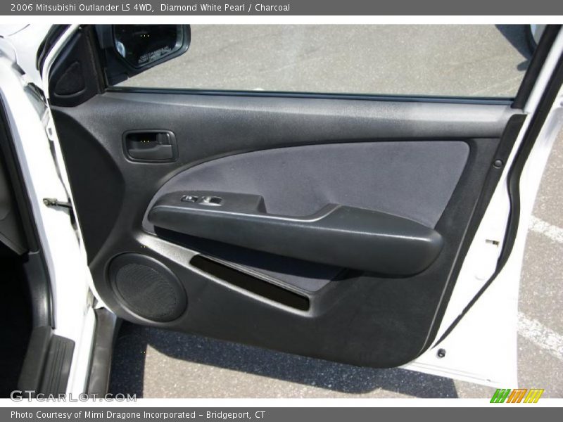 Diamond White Pearl / Charcoal 2006 Mitsubishi Outlander LS 4WD